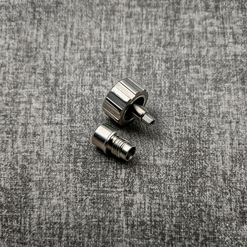 Corona per orologio a vite, di - Watch Crown Pusher recensione e prezzo